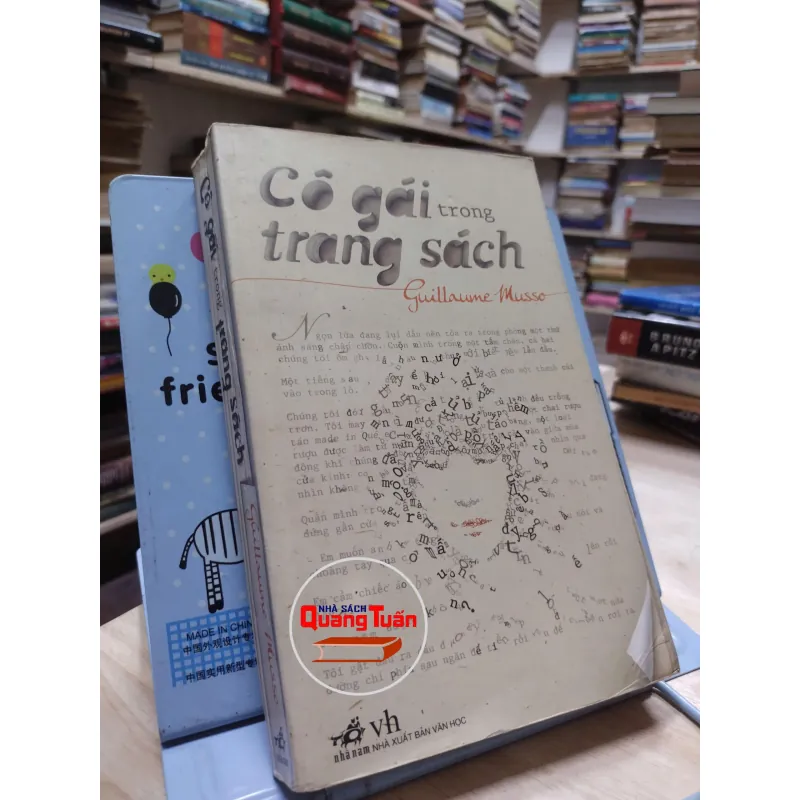 sách: Cô gái trong trang sách -  Guillaume Musso (A1) 565622