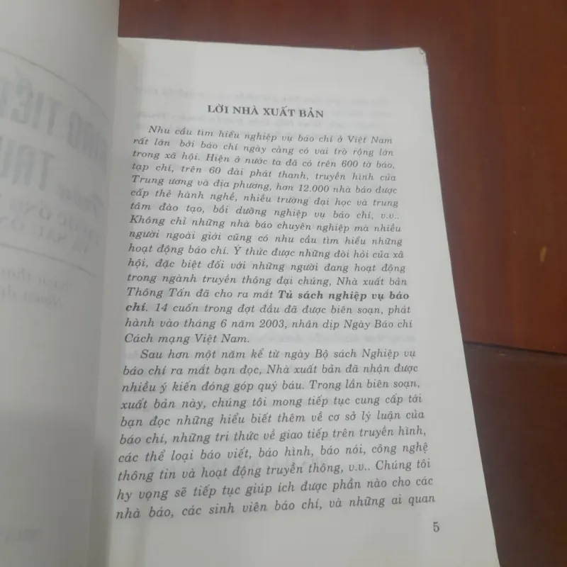 X.A. Muratốp - GIAO TIẾP TRÊN TRUYỀN HÌNH Trước và sau ống kính 752199