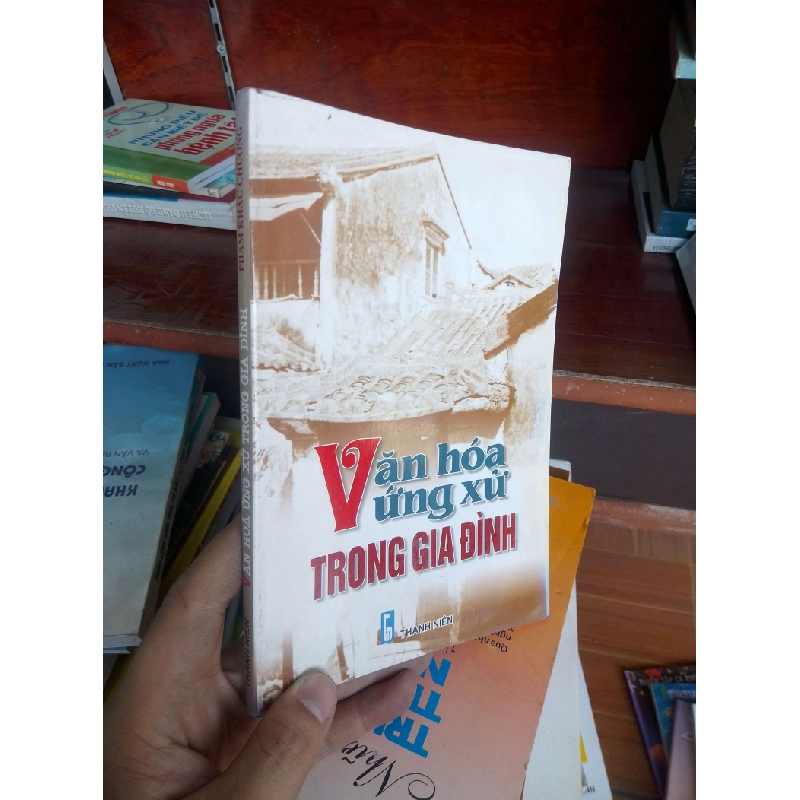 Văn hoá ứng xử trong gia đình - Khắc Chương 2006 Sách làm cha mẹ VAVO-AK19 935887