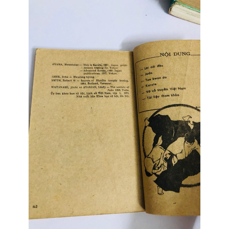 TUỔI TRẺ VÀ VÕ THUẬT  - 141 trang, nxb: 1988 542122