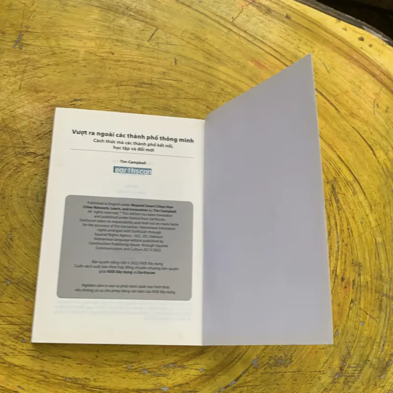 VƯỢT RA NGOÀI CÁC THÀNH PHỐ THÔNG MINH- TIM CAMPBELL 747311