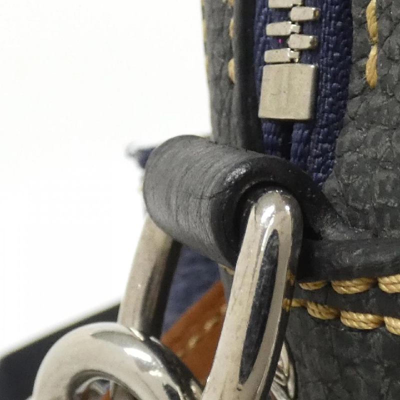 Túi đeo chéo Louis Vuitton Trillon Trio M21544 611027