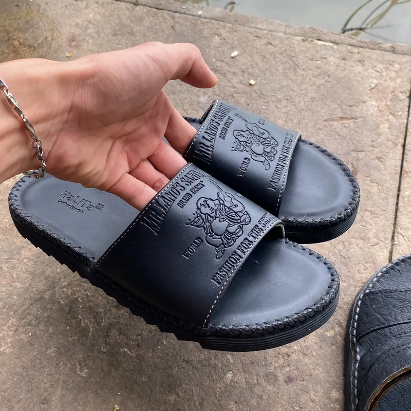 Combo 2 đôi dép da còn mới chưa dùng 605051