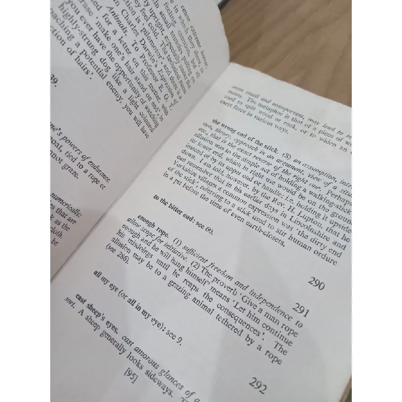 A book of English idioms - V. H. Collins 562561