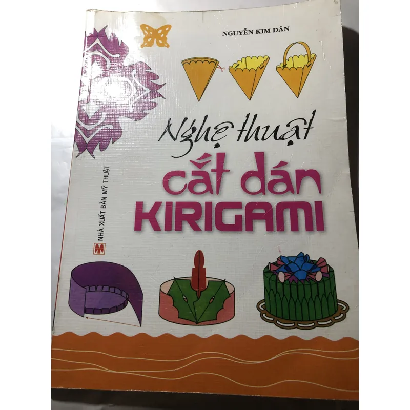 Sách “Nghệ thuật cắt dán Kirigami” và tặng kèm hộp bút cho bé 720641