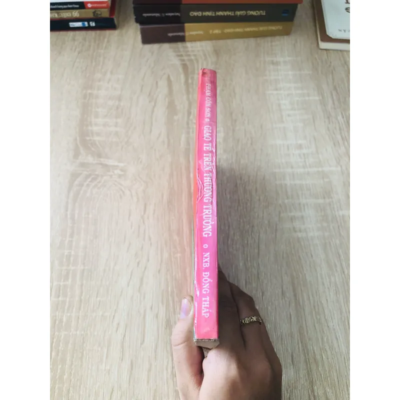 GIAO TẾ TRÊN THƯƠNG TRƯỜNG 1020424