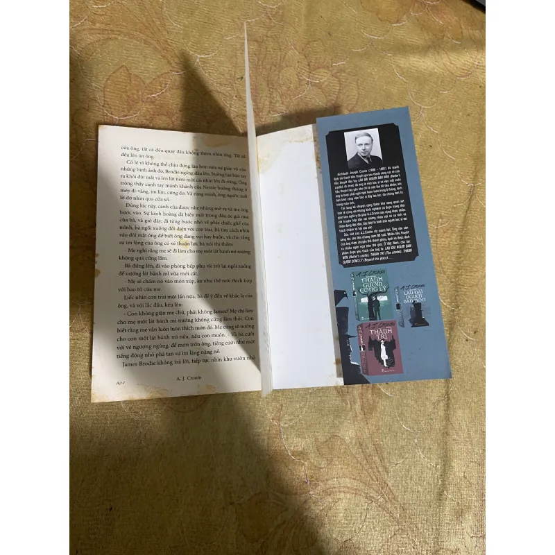 LÂU ĐÀI NGƯỜI BÁN NÓN- A.J. CRONIN 726994