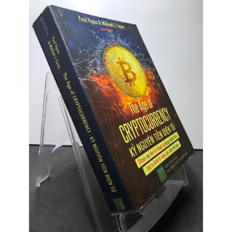 The Age of Cryptocurrency - Kỷ nguyên tiền điện tử 2018 mới 85% bẩn nhẹ Paul Vigna và Michael J.Casey HPB0308 KINH TẾ - TÀI CHÍNH - CHỨNG KHOÁN 458556