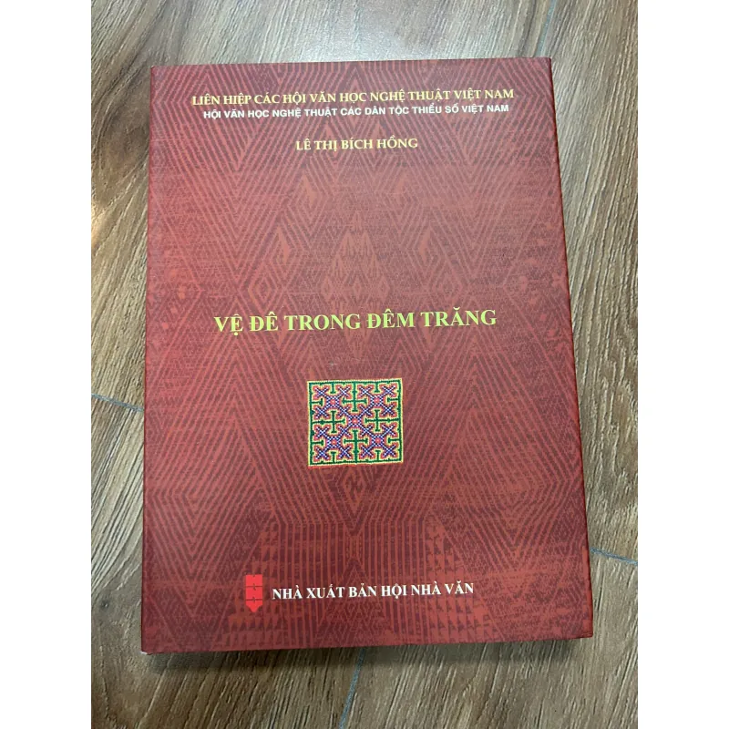 Vệ đê trong đêm trăng – Lê Thị Bích Hồng 759796
