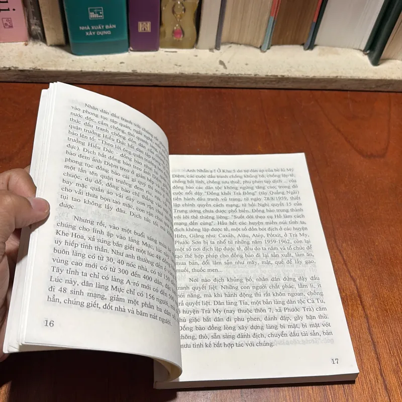 [Thủ Bút Tác Giả] - II Quảng Nam, Đà Nẵng: Thế Trận Lòng Dân - Lê Văn Nhẫn - 2003 931836