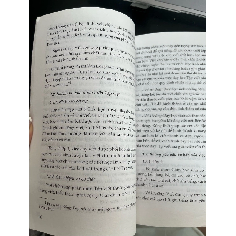 Chữ viết và dạy chữ viết ở tiểu học - Lê A 931028