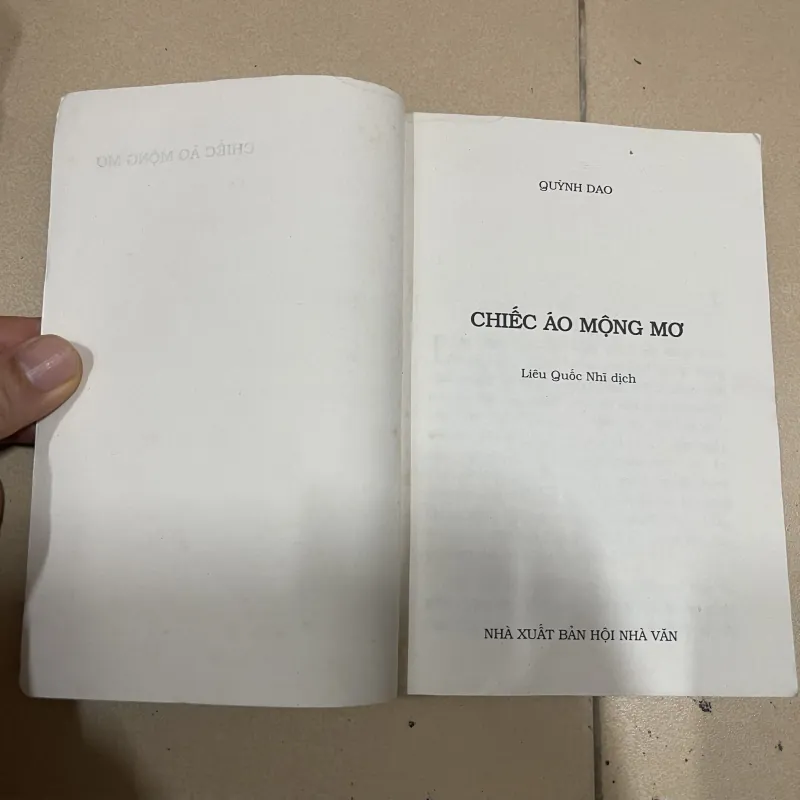 Chiếc áo mộng mơ - Quỳnh Dao (c47) 933338