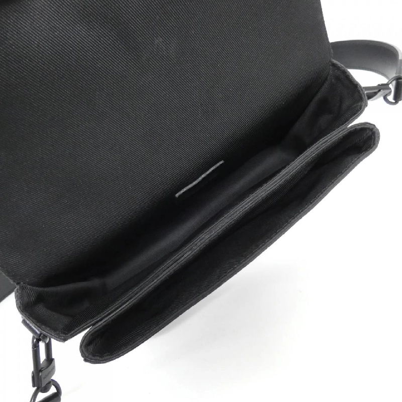 Túi đeo vai Louis Vuitton Monogram Eclipse Montsouris Wearable Wallet M83567 612778