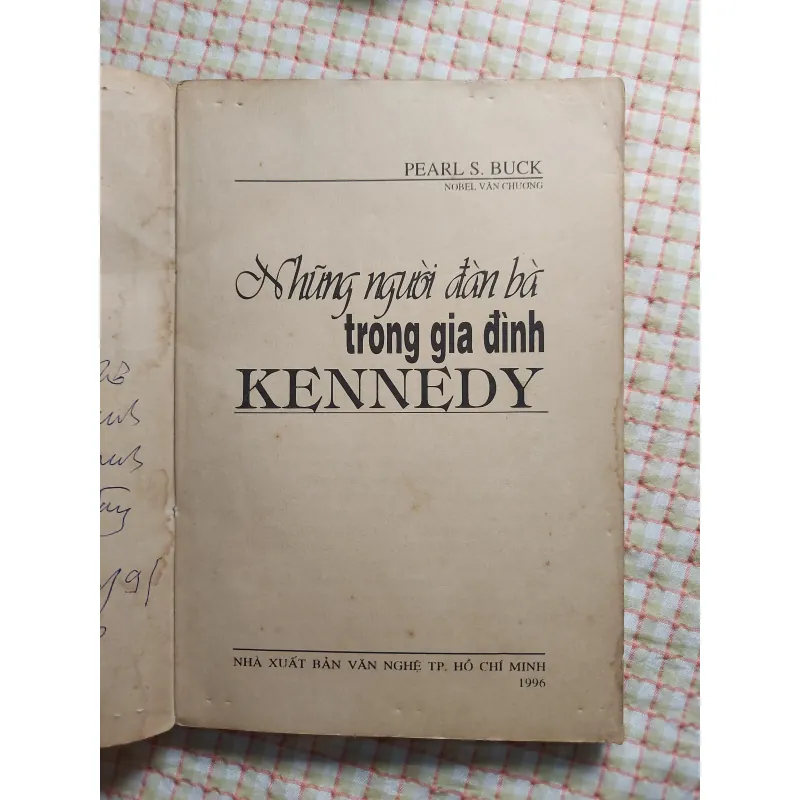 NHỮNG NGƯỜI ĐÀN BÀ TRONG GIA ĐÌNH KENNEDY - PEARL BUCK 753182