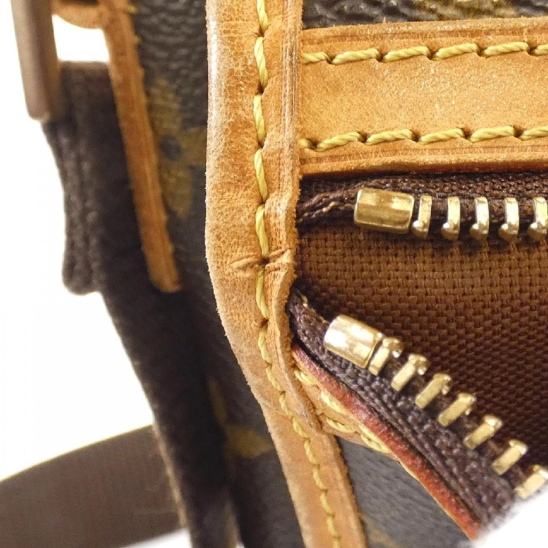 Túi đeo chéo Monogram PM M40106 của Louis Vuitton 613637