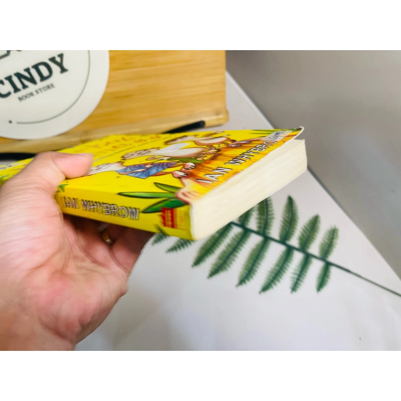 [Sách tiếng Anh 2hand] Like new 90% - Meerkat Madness: A Daring Desert Adventure 504513