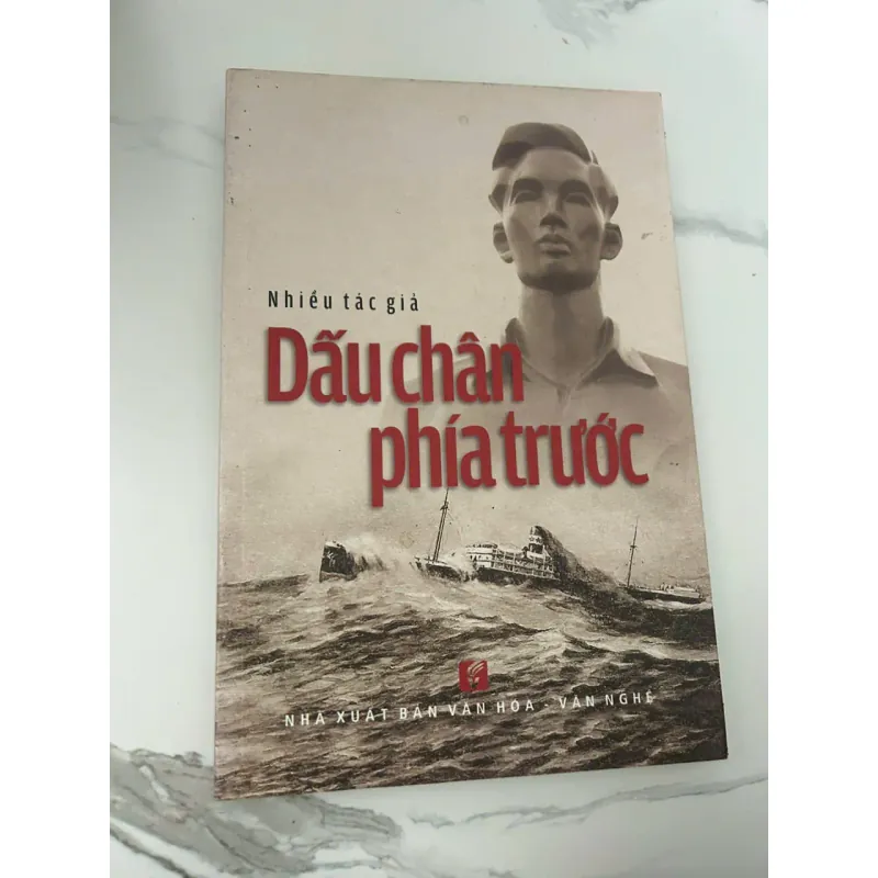 Dấu chân phía trước - (Nhiều tác giả) - Tuyển tập 657125