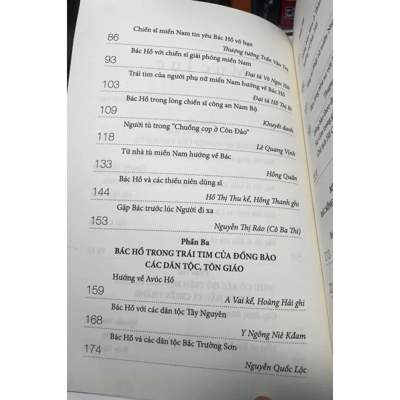 SÁCH BÁC HỒ VỚI MIỀN NAM, MIỀN NAM VỚI BÁC HỒ 702428