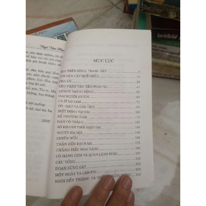 Ngôi đền thiêng và những trảng rừng - Ngô Văn Phú (Văn học Việt Nam) VAVO 1028613