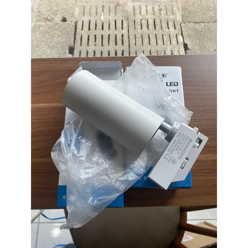 Đèn rọi ray 10W Navigate ánh sáng vàng  961464