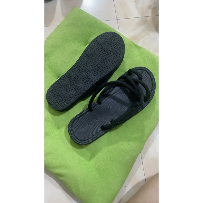 Cần pass dép sandal mới màu đen, size 43 734151