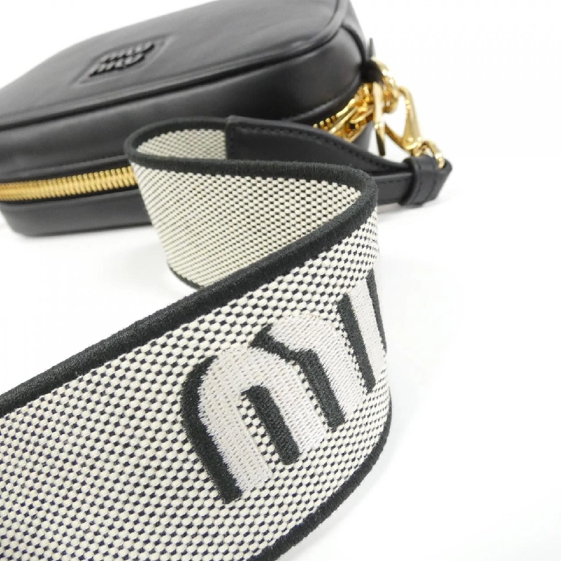 【Sản phẩm mới】Miu Miu 5BH225 Túi đeo vai 613701