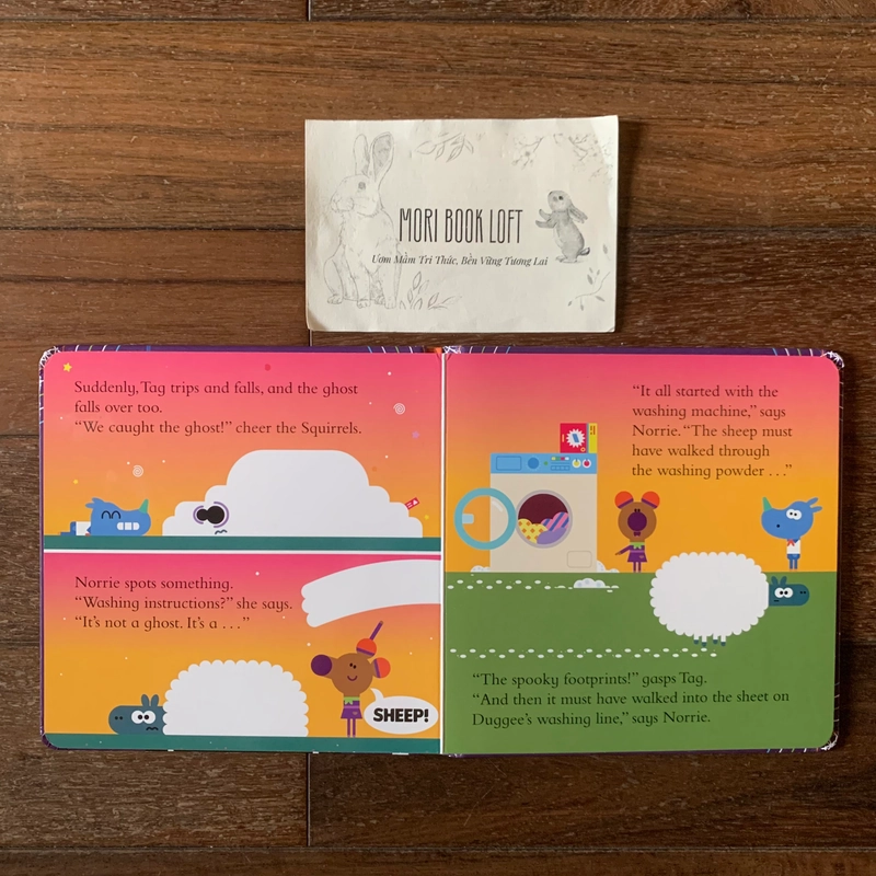Sách ngoại văn Hey Duggee: Duggee’s Halloween, Used, Board Book 542233