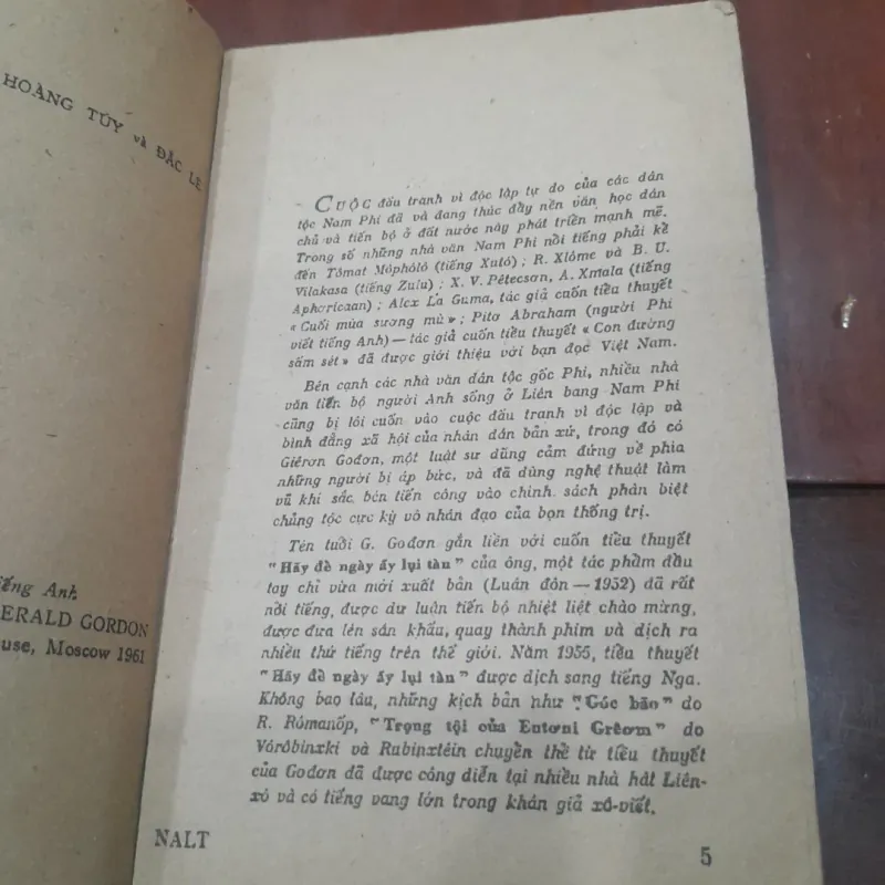 Giêrơn Gođơn - HÃY ĐỂ NGÀY ẤY LỤI TÀN 780265