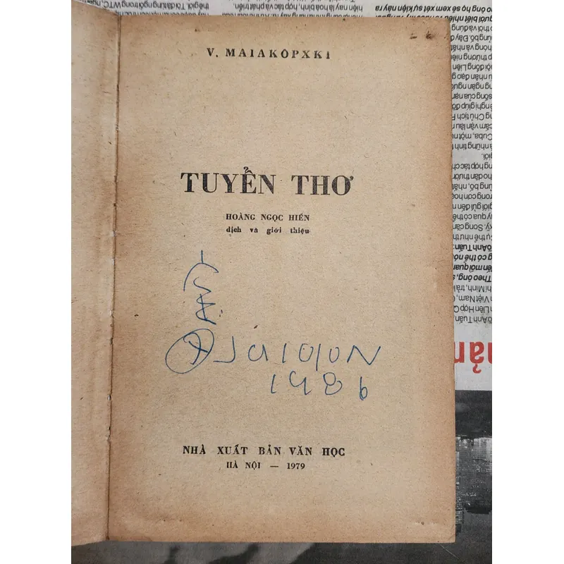 Tuyển thơ Nga của nhà văn Vladimir Vladimirovich Mayakovsky 727196