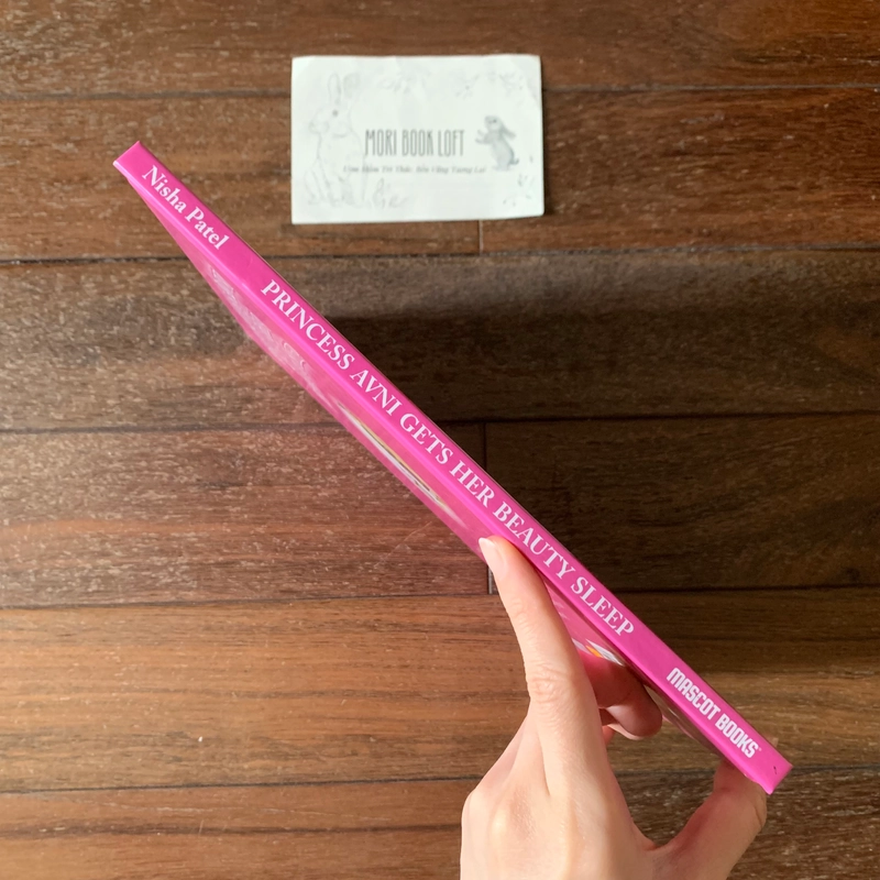 Sách ngoại văn Princess Avni Gets Her Beauty Sleep, Used, Bìa cứng 491409