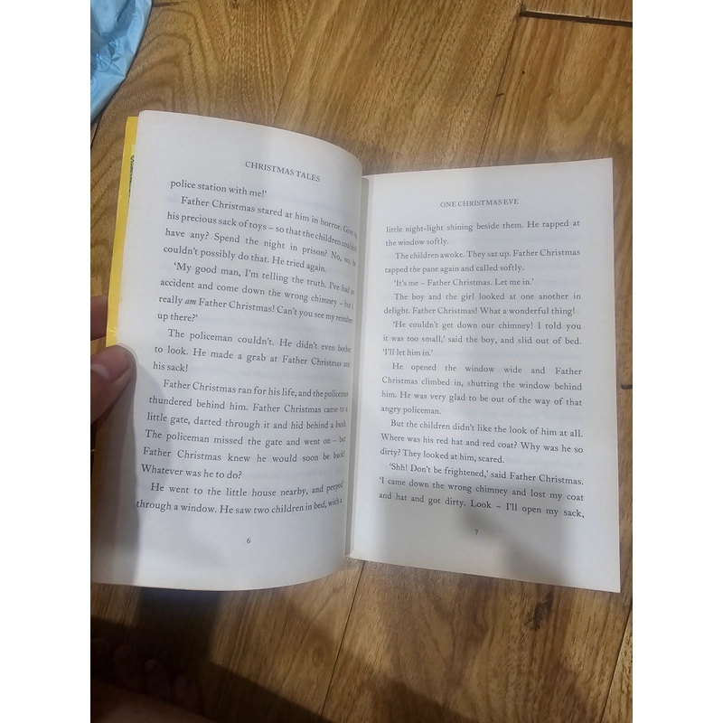 Christmas Tales (Sách tiếng anh) 528063