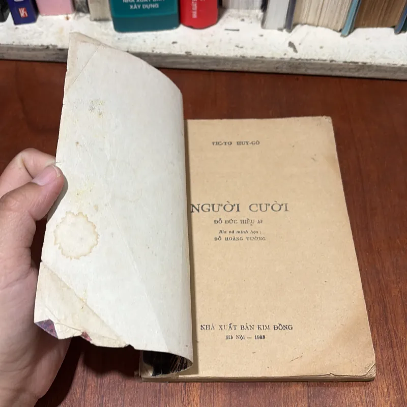 II Văn Học: Người Cười - VICTO HUYGO - 1988 751109