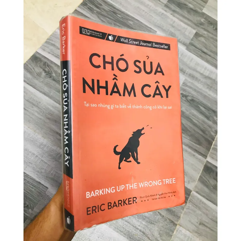CHÓ SỦA NHẦM CÂY - Eric Backer 778796