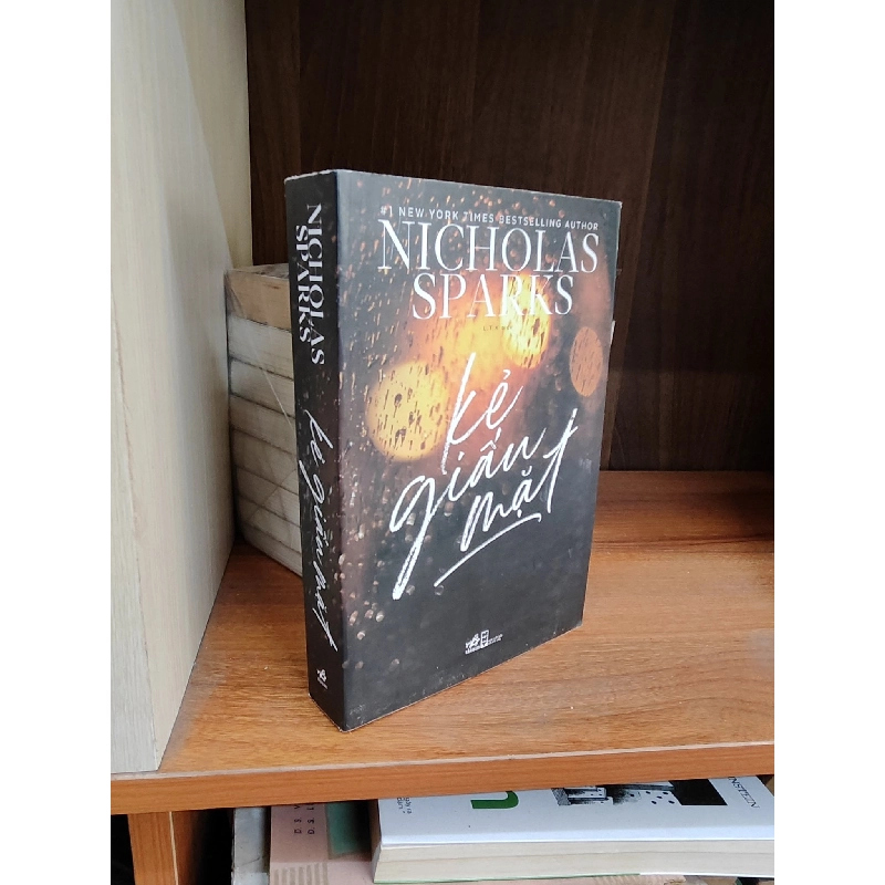Kẻ giấu mặt - Nicholas Sparks 1011087