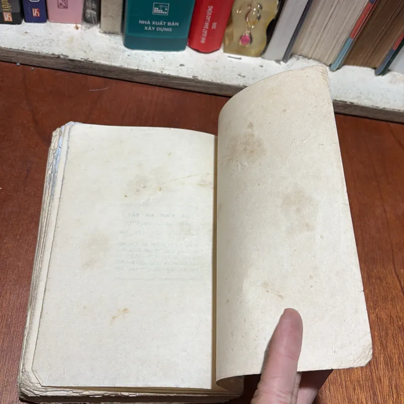 [Sách 7x] - II Tiểu Thuyết Của Phan Tứ: Gia Đình Má Bảy - 1975 797180