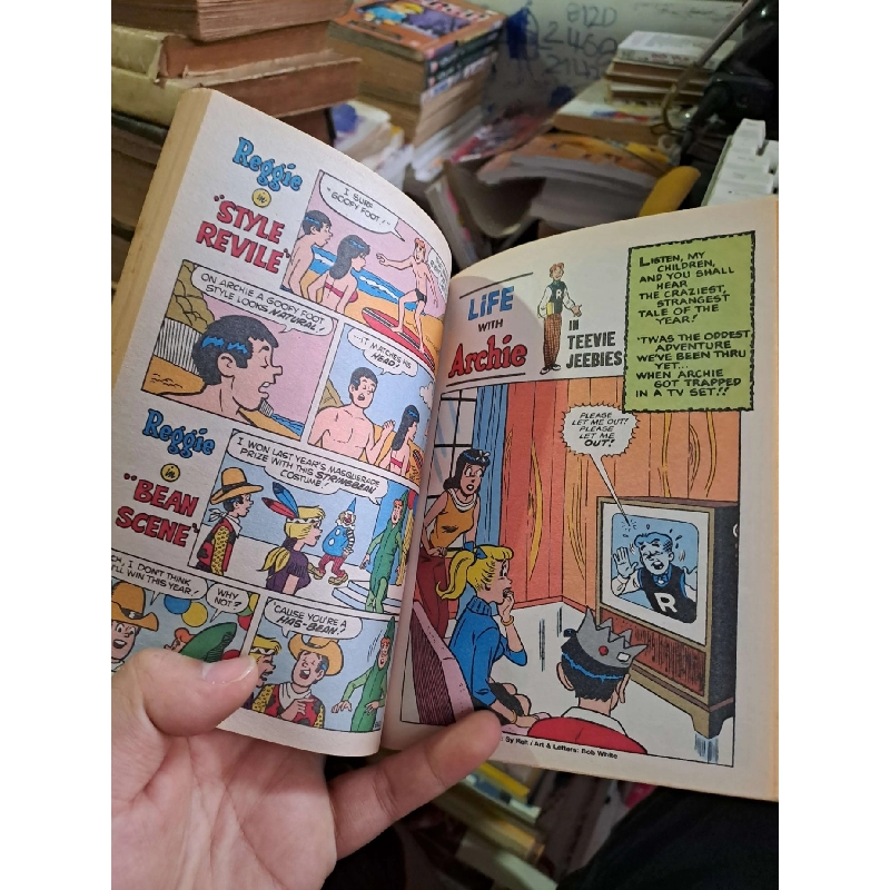 World of Archie - Bros - Smith - mới 80% ố - ENGLISH BOOKS - HCM0111 924965