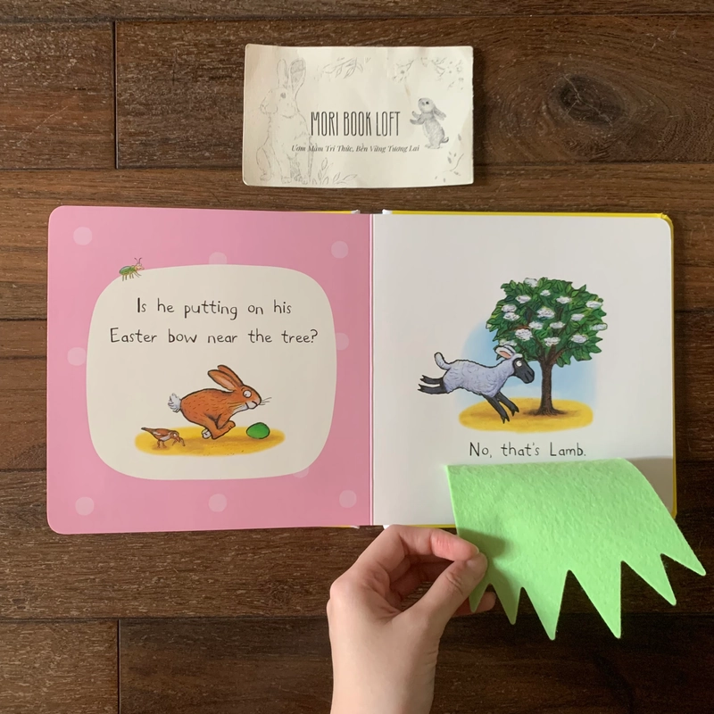 Sách ngoại văn Can You Find The Easter Bunny? – Sách lật mở miếng vải, Used, Board Book 540727