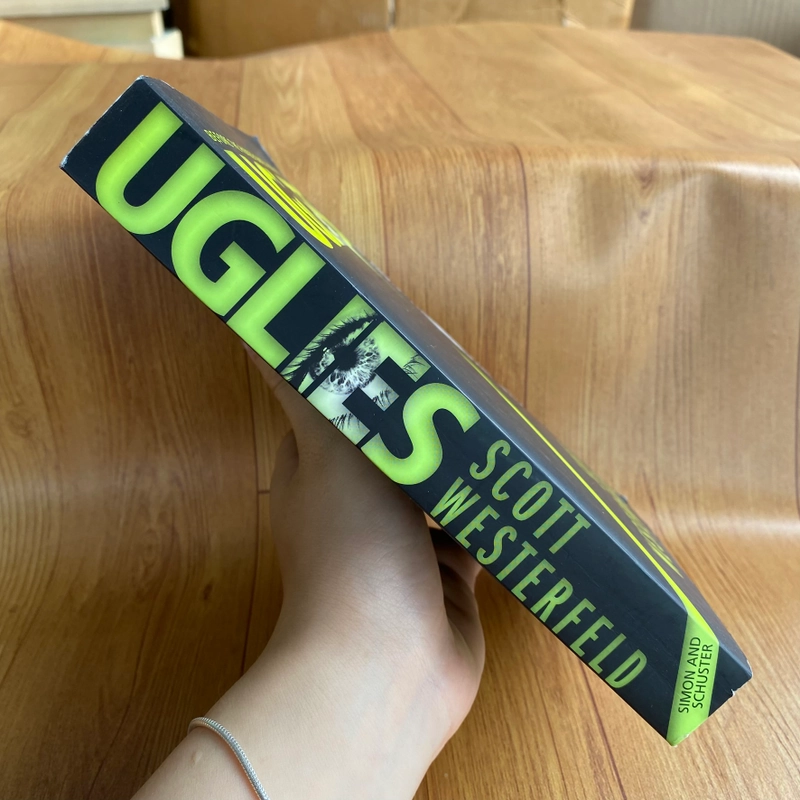 (Tiếng Anh) Uglies - by Scott Westerfeld - Lion Bookstore Sách ngoại văn cũ 469443