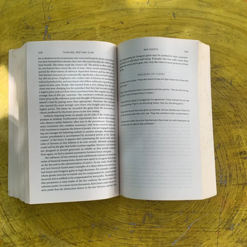 THINKING, FAST AND SLOW - DANIEL KAHNEMAN 1003090