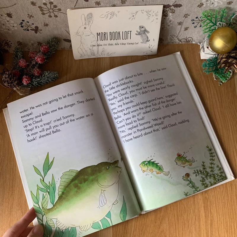 Sách tiếng anh tập đọc Trouble in Pondweed Wood, Used, bìa cứng, dành cho trẻ 8+ 463572