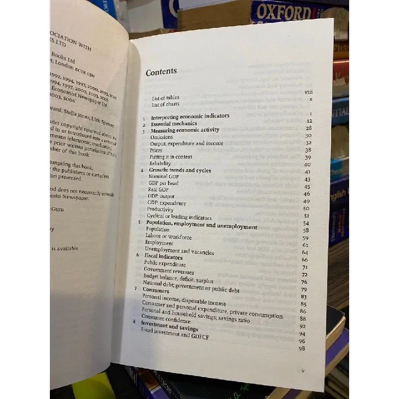 Guide to Economics Indicators m: Making Sense of Economics, 6th ediion 573759