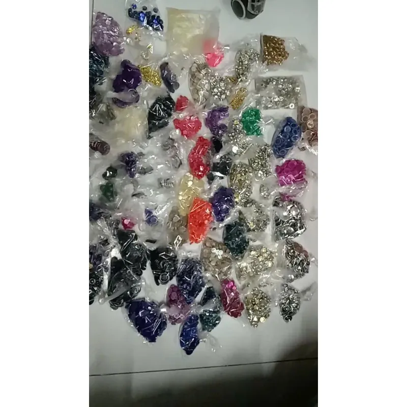 Thanh lý nút áo giá 190k cho hơn 03kg 604198