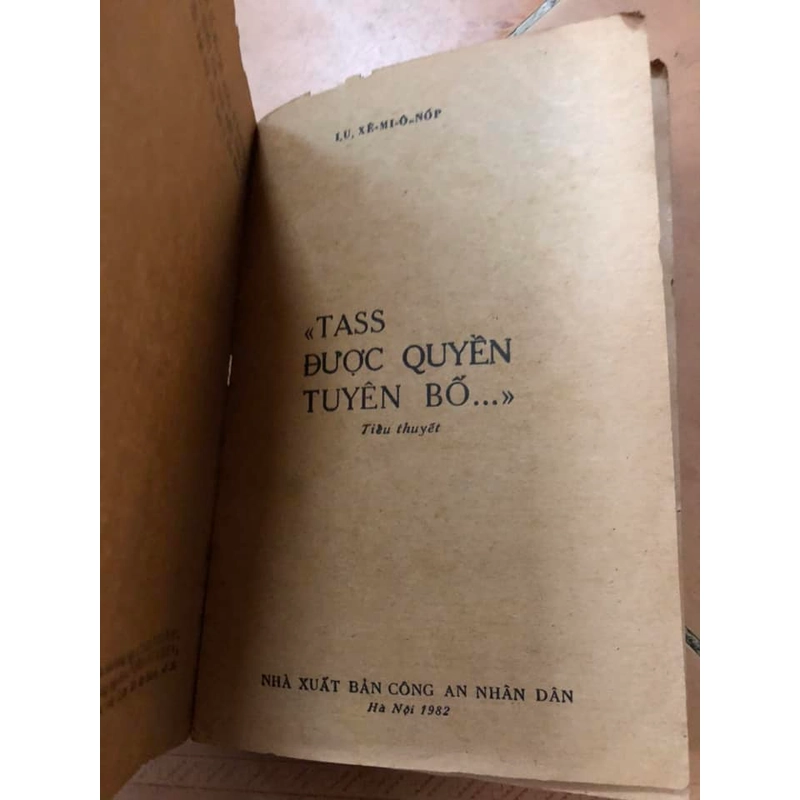 Sách "Tass được quyền tuyên bố..." - Bằng Việt dịch Việt ngữ 306771