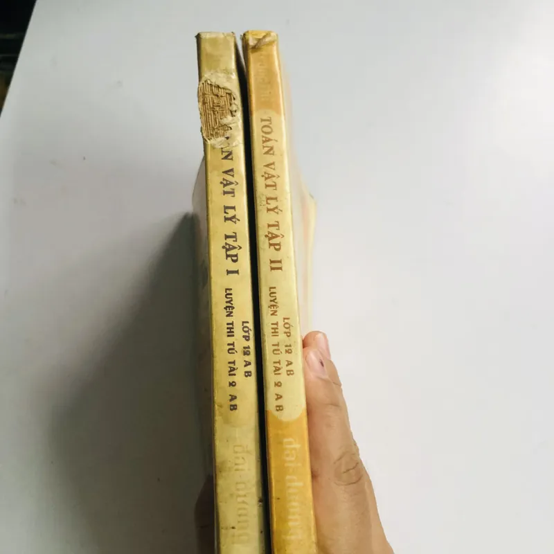 📚 BỘ 2 TẬP BÀI GIẢI TOÁN VẬT LÝ LỚP 12AB – LUYỆN THI TÚ TÀI 2AB 571055
