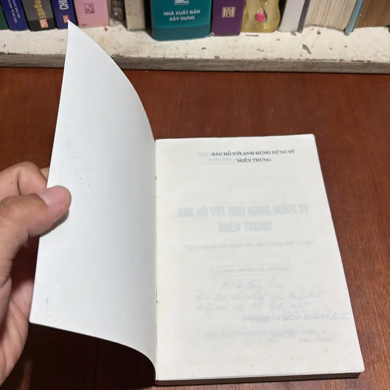 II Lịch Sử: Bác Hồ Với Anh Hùng Dũng Sỹ Miền Trung - 2001 958692