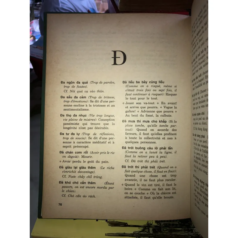 Từ điển thành ngữ - Tục ngữ Việt - Pháp - GS. Nguyễn Lân 1029305