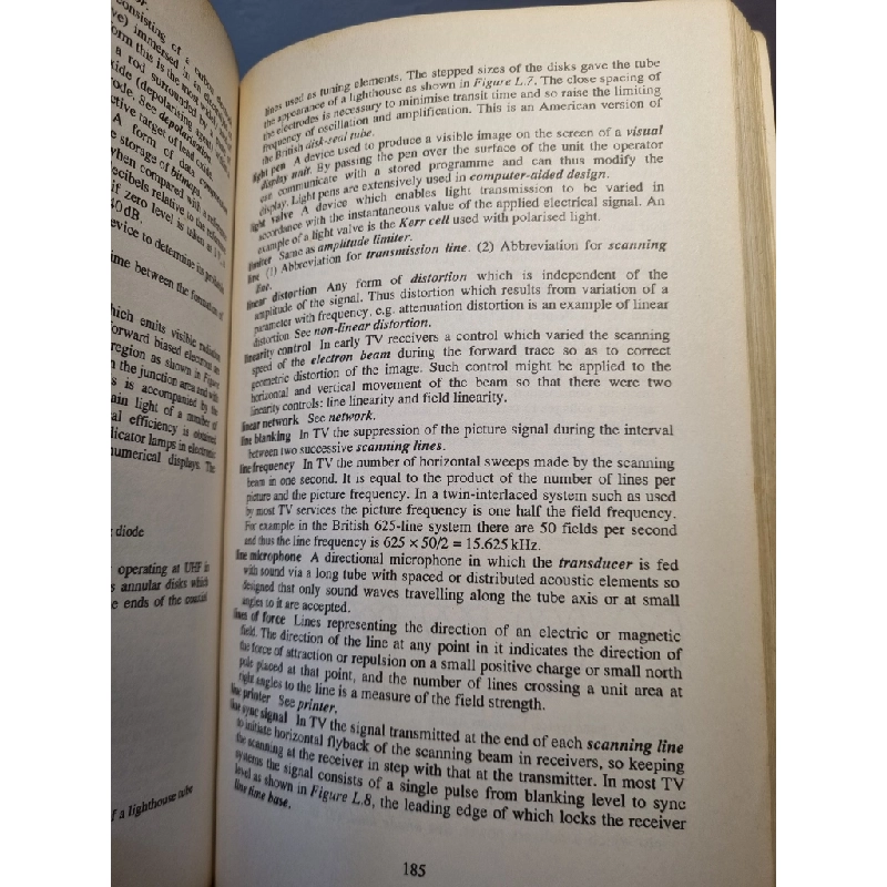 NEWNES DICTIONARY OF ELECTRONICS  - S.W. Amos & R.S. Amos 196154