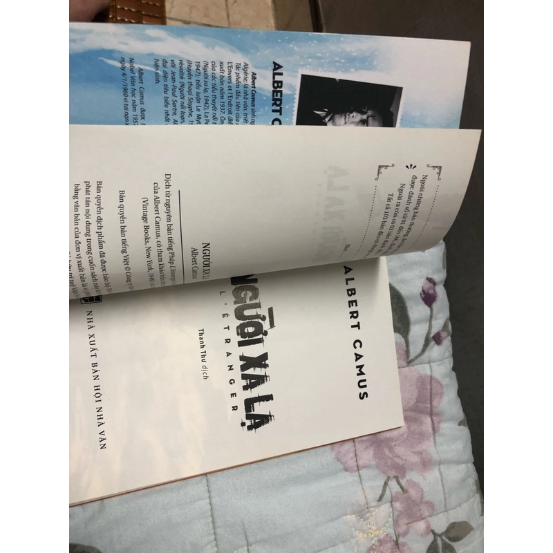 Người xa lạ - Albert Camus (bản dịch của Thanh Thư, in giấy láng rất đẹp, như mới) 331369