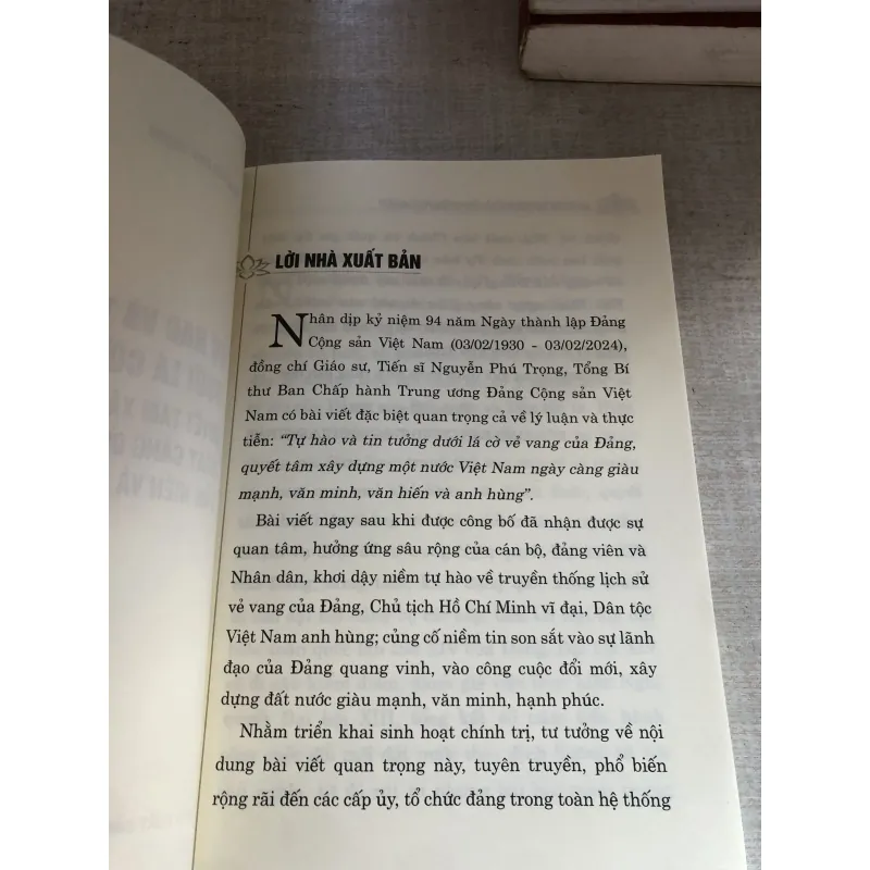 Tự hào và tin tưởng dưới lá cờ vẻ vang của Đảng 782810