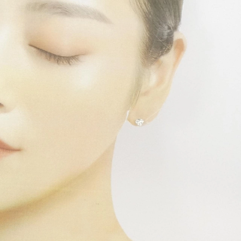 K18WG Bông tai kim cương hình trái tim 0.20CT - Hàng hiệu chính hãng 871841